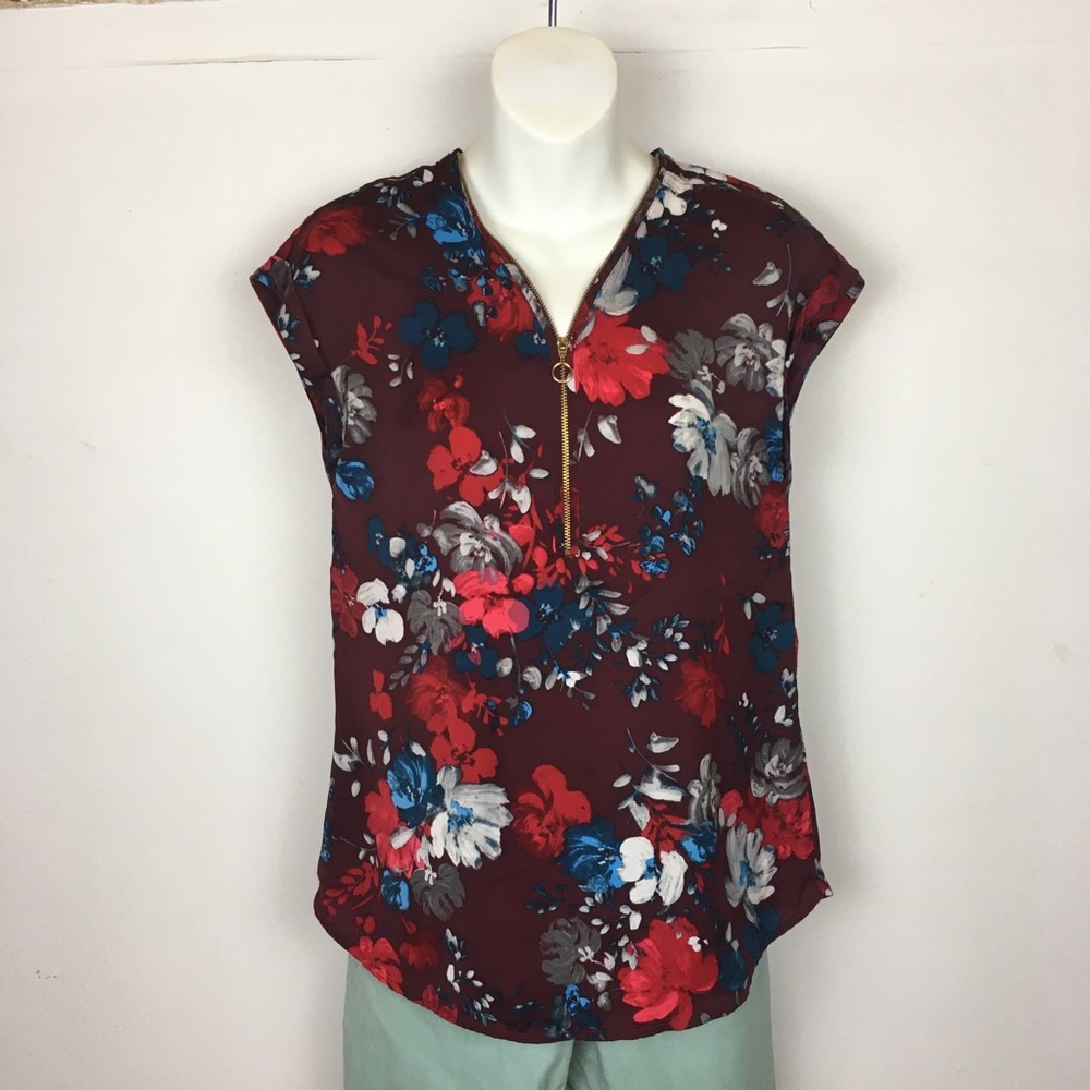 Burgundy floral print top with gold zipper!